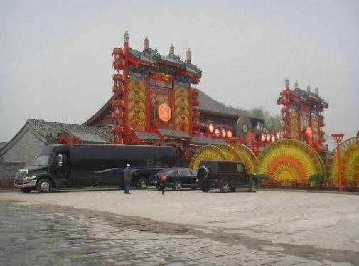 赵本山的移动城堡，车长115米，车重124吨，国内仅一辆