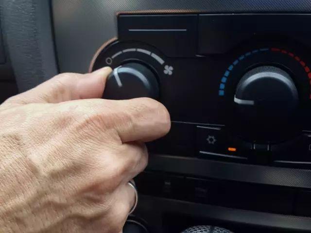 为什么汽车上空调不费电，而是费油？
